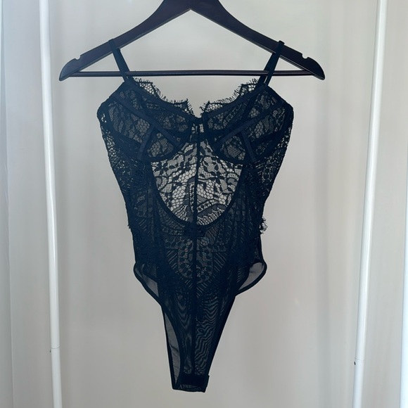 Revolve Bardot Lace Bodysuit - Picture 4 of 7